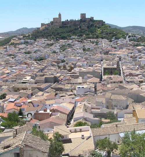 vivir en Alcalá la Real - vista panorámica de la ciudad y la Fortaleza de La Mota